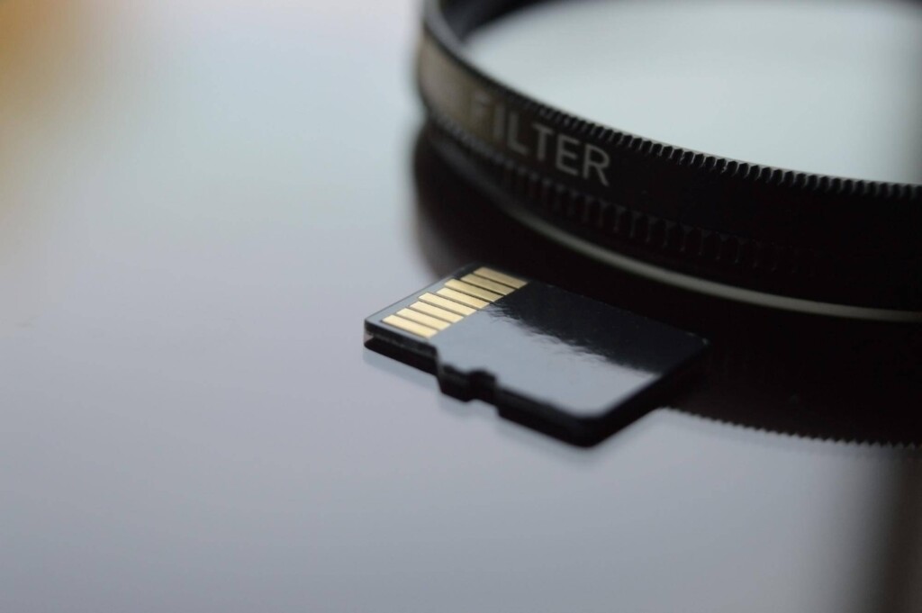 64GB ile godzin filmu zmieści się na tej pojemności?